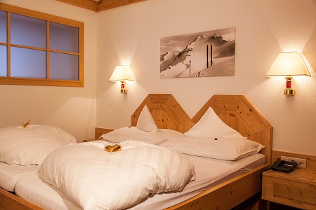 AM DORFPLATZ HOTEL garni**** CSAK 13 VES KORTL - St.Anton am Arlberg csendes kzpontjban, szlls Sankt Anton am Arlberg